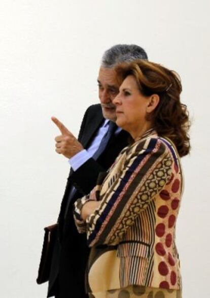 El Presidente de la Junta de Andalucia, Jose Antonio Griñan y la presidenta del PSOE-A, Rosa Torres.