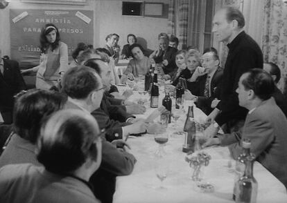 Marcos Ana, recitando durante un almuerzo de comunión en Dresden.