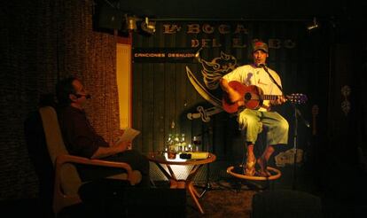 Un concierto &iacute;ntimo de Manu Chao en la sala La Boca del Lobo de Madrid. 