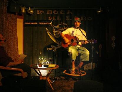 Un concierto &iacute;ntimo de Manu Chao en la sala La Boca del Lobo de Madrid. 