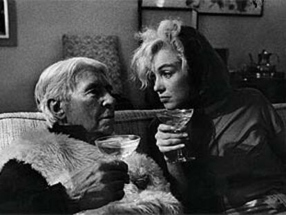 Marilyn Monroe y el poeta Carl Sandburg, en una de las 15 fotografías de Arnold Newman que se exponen en Santander.