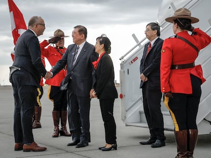 El primer ministro japonés, Shigeru Ishiba y su esposa, Yoshiko Ishiba, son recibidos en Calgary, para asistir a la reunión de líderes.