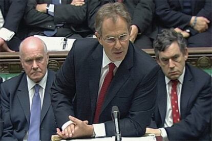 El primer ministro Blair responde a una pregunta durante su última comparecencia antes de las vacaciones.