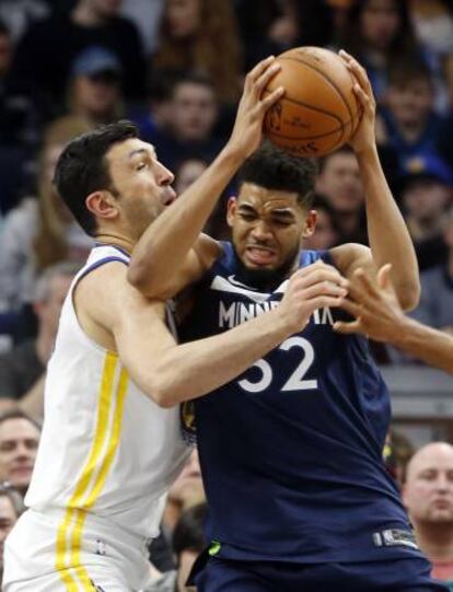 Towns y Pachulia.