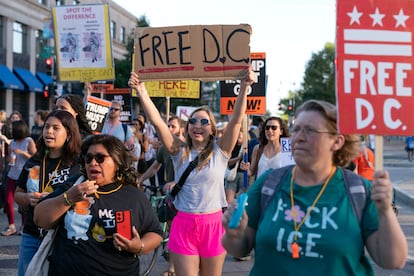 Protestas en Washington contra el despliegue de la Guardia Nacional y las medidas de toma de control ordenadas por el presidente Donald Trump