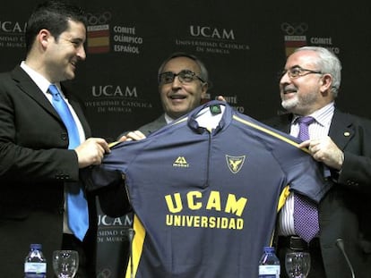 David Cal, el presidente del COE, Alejandro Blanco, y el de la UCAM, José Luis Mendoza en la presentación del patrocinio del olímpico.