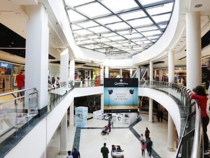 Centro comercial &Agrave;necblau, en Castelldefels (Barcelona), propiedad de Lar Espa&ntilde;a.