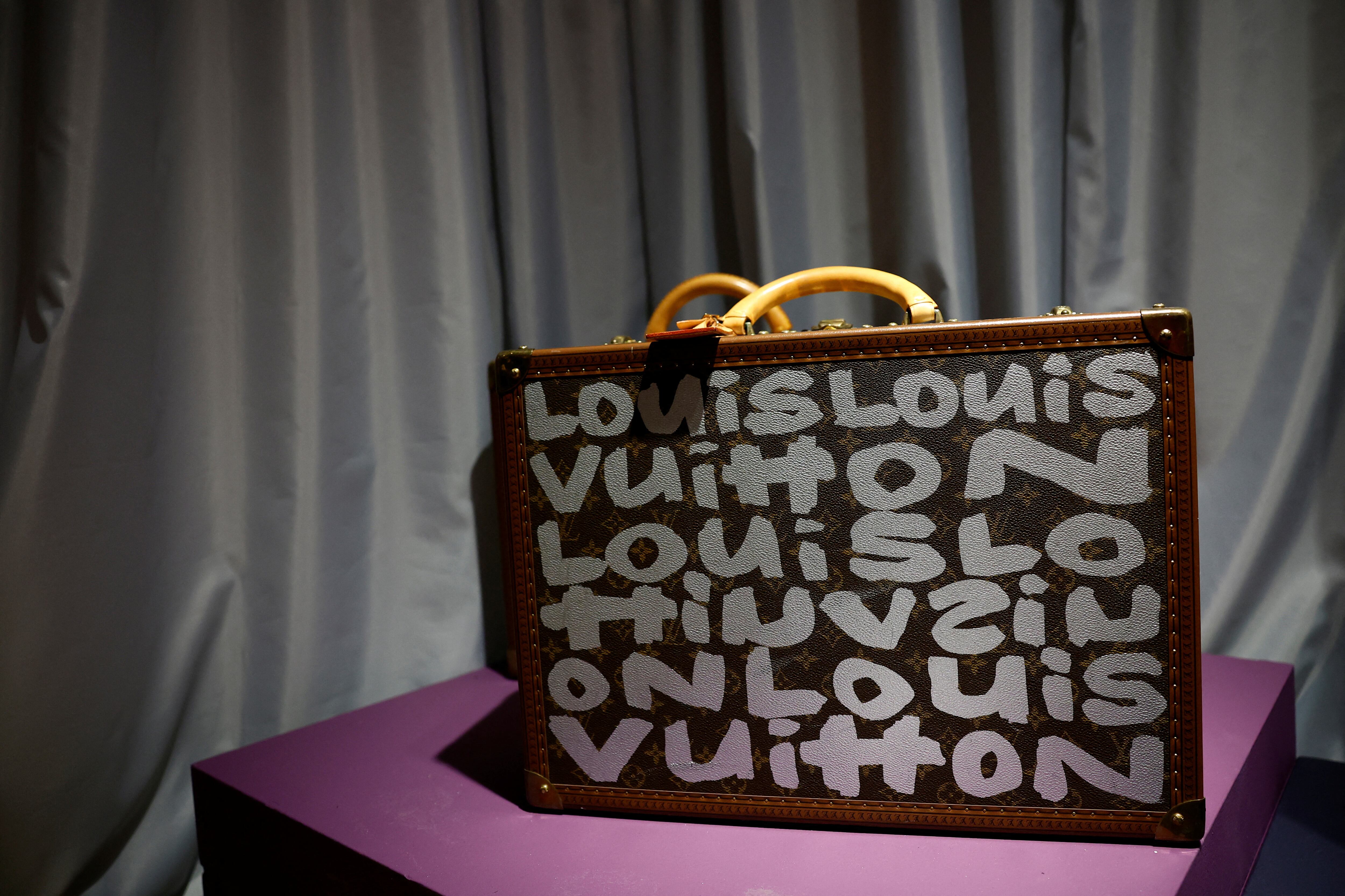 Una de las maletad de Louis Vuitton pertenecientes a Leon Talley. El precio estimado en la subasta es de entre 3.700 y 5.500 euros. 