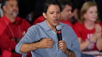 Fernando Haddad discursa durante a convenção do PT no último sábado, 4