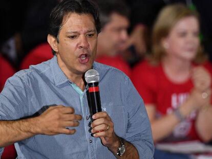 Fernando Haddad discursa durante a convenção do PT no último sábado, 4