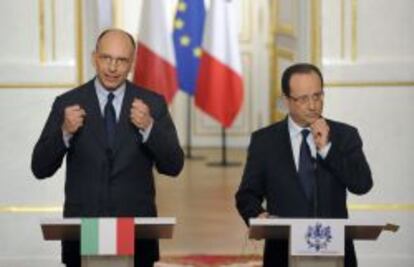 El presidente francés, François Hollande (d), y el nuevo primer ministro italiano, Enrico Letta