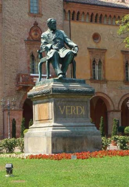 Monumento a Verdi en el centro de Busseto.