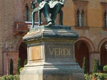 Monumento a Verdi en el centro de Busseto.