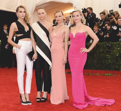 Cara Delevingne, Stella McCartney, Kate Bosworth y Reese Witherspoon en la gala Met, tributo al modisto norteamericano Charles James (2014).