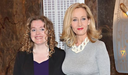 Georgette Mulheir y J. K. Rowling en un evento en Nueva York en abril de 2015.