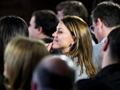 La secretaria general del PP, Mar&iacute;a Dolores de Cospedal, durante su participaci&oacute;n en la clausura, ayer, en San Sebasti&aacute;n, de la jornada de debate &quot;&iquest;Nos representan?&quot;.