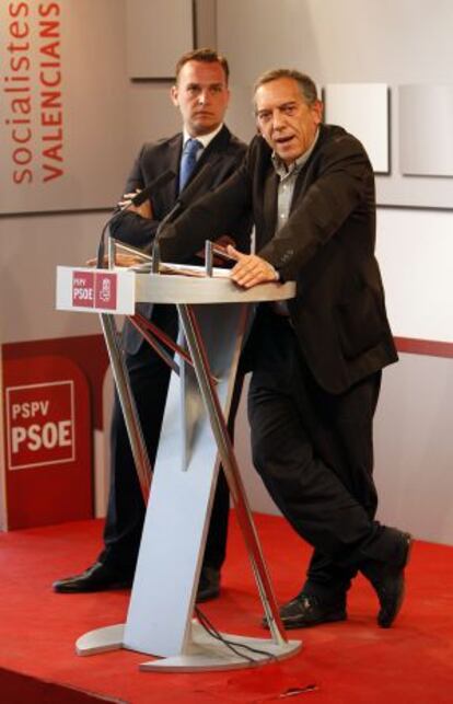 Francesc Romeu y Miquel Soler, en la sede del PSPV-PSOE.