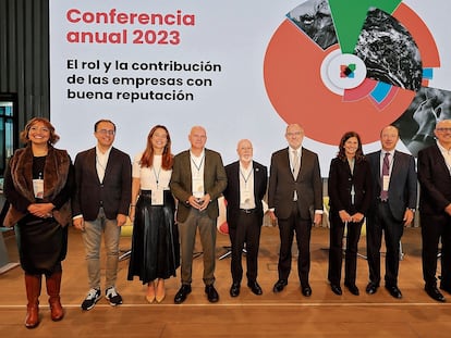Foto de familia de los ponentes que participaron en la conferencia anual de Corporate Excellence.