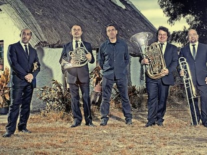 El quintet Spanish Brass Luur Metalls amb Pep Gimeno, 'Botifarra' (centre).