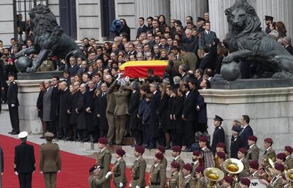 Actos fúnebres en honor al expresidente del Gobierno Adolfo Suárez que murió el 23 de marzo de 2014 a los 81 años de edad. La capilla ardiente ha estado instalada en el Congreso de los Diputados donde los ciudadanos han podido despedirse del primer presidente de la Transición española.