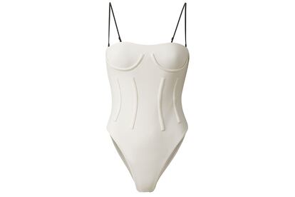 En la colección Conscious de H&M encontramos este bañador blanco casi escultórico. Sin duda, lo usarás más allá de la playa.