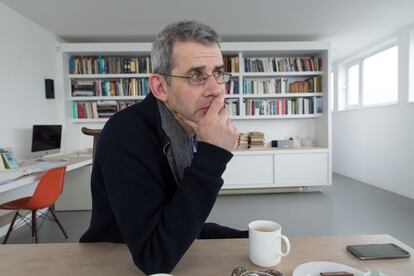 Edmund de Waal, en el despacho de su estudio londinense.