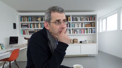 Edmund de Waal, en el despacho de su estudio londinense.