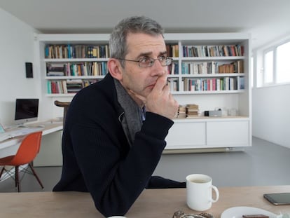 Edmund de Waal, en el despacho de su estudio londinense.