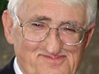 Otro octogenario indignado