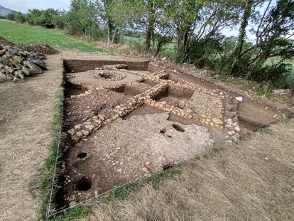 Vivienda excavada con pozo hallada en Locus Asturum.