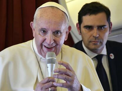 El papa Francisco, en la rueda de prensa del vuelo de regreso de su viaje a Marruecos. 