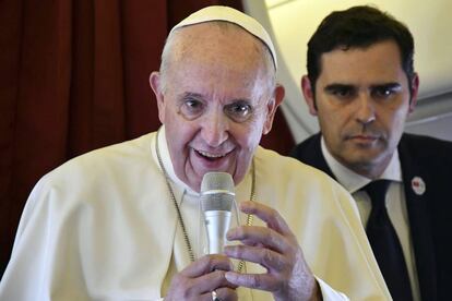 El papa Francisco, en la rueda de prensa del vuelo de regreso de su viaje a Marruecos. 