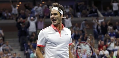 Federer of Switzerland celebrates winning the second set against Djokovic of Serbia during their men's singles final match at the U.S. Open Championships tennis tournament in New York