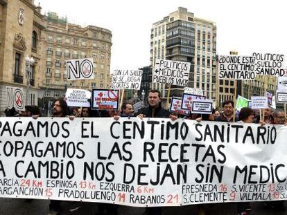 Manifestaci&oacute;n en Valladolid contra la supresi&oacute;n de los servicios de urgencias nocturnas en diciembre de 2012.
