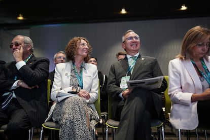 Hernando Parra Nieto, rector Universidad Externado de Colombia, y Alicia Montalvo, gerenta de Acción Climática y Biodiversidad Positiva de la CAF.