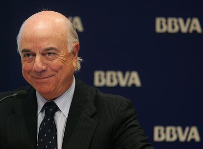 Francisco González, presidente del BBVA, presenta la operación de compra del Compass.