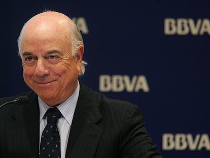 Francisco González, presidente del BBVA, presenta la operación de compra del Compass.