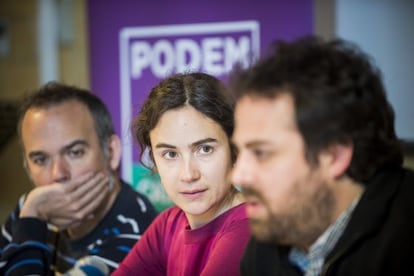 Al centre, Gemma Ubasart, secretària general de Podem.