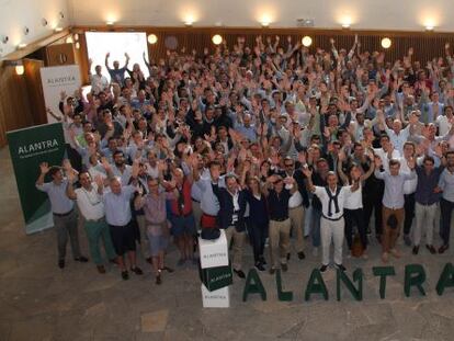 El equipo de Alantra durante el acto de presentaci&oacute;n de la nueva marca.