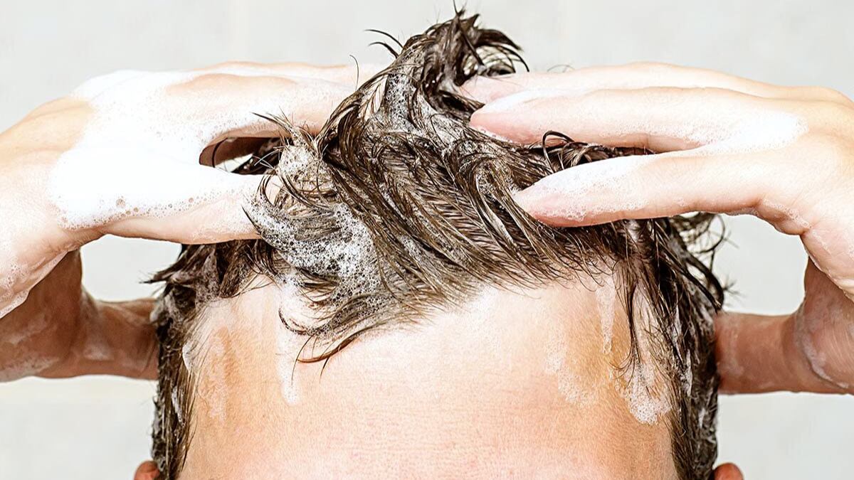 El cabello se siente notablemente más fuerte. 