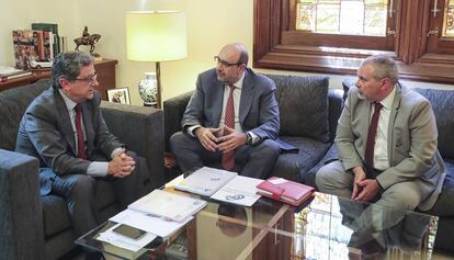 Enric Millo, delegado del Gobierno, junto a Miguel Borra, presidente del CSIF.