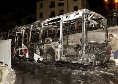 Estado en que quedó el autobús tras ser sofocado el fuego.
