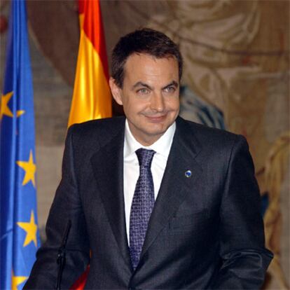 Zapatero ha sido de los últimos líderes en comparecer y lo ha hecho para animar a todos los europeos a seguir el ejemplo de España y ratificar en sus respectivos países el texto.