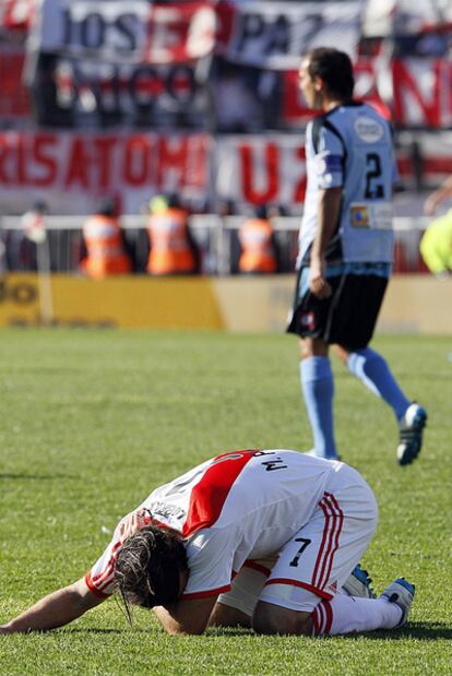 Pavone se lamenta del penalti fallado ante Belgrano.