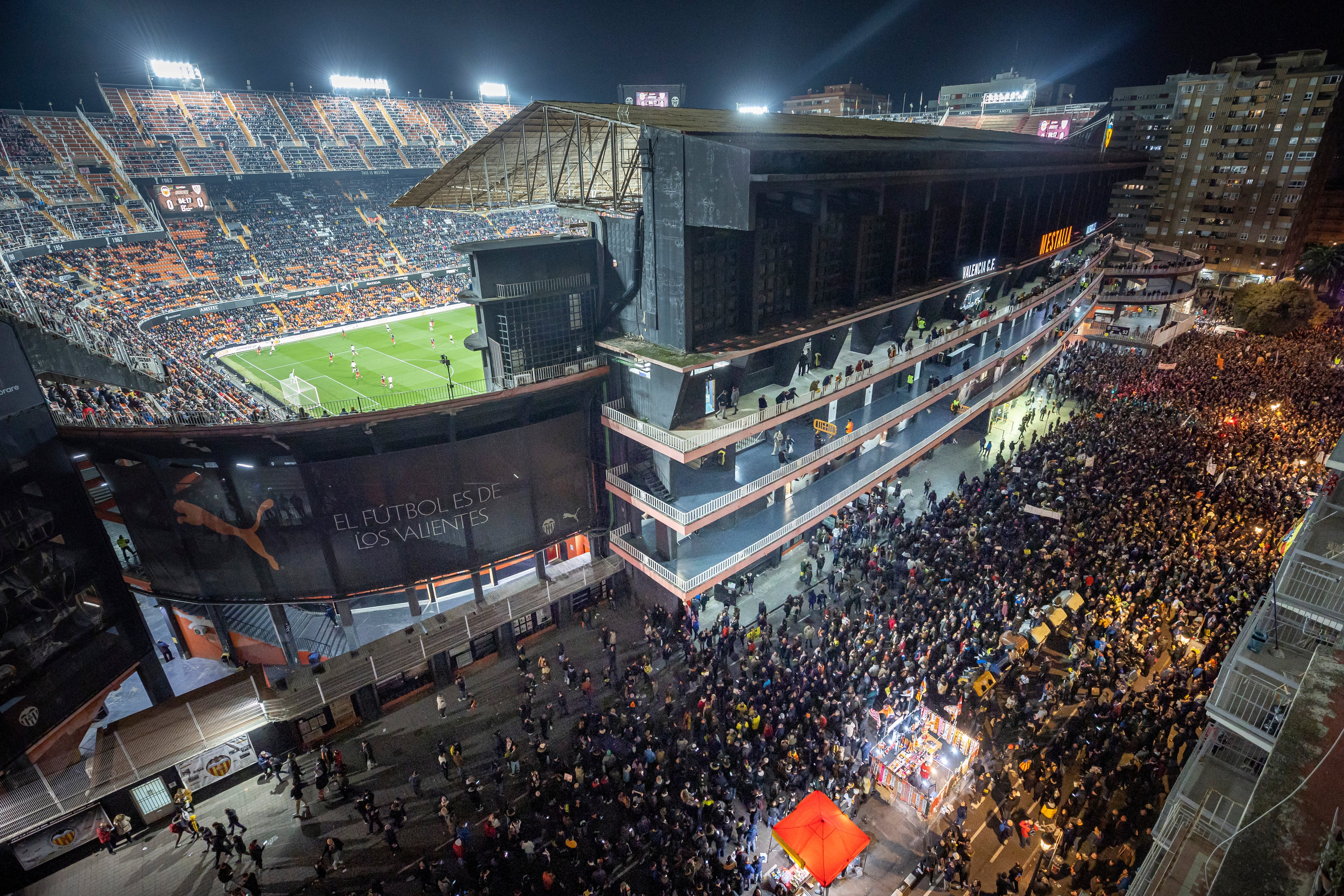 Mestalla and València that is sold in pieces Mestalla and València that is sold in pieces