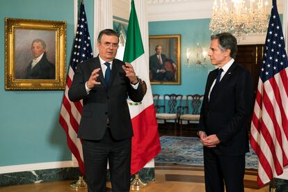 El secretario de Relaciones Exteriores de México, Marcelo Ebrard (a la izquierda), y el secretario de Estado de Estados Unidos, Antony Blinken