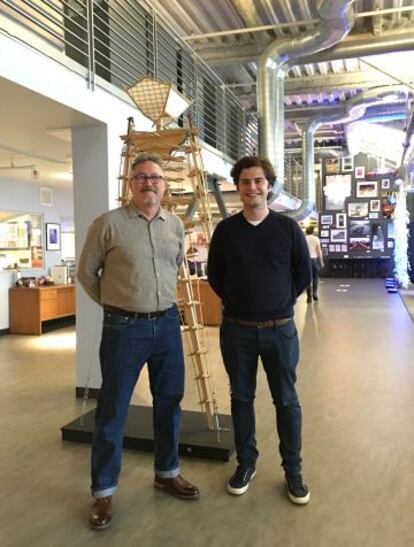 Stuart Mangrum y Christian G. Almenar en las oficinas de Burning Man en San Francisco.