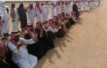 Los familiares de los siete condenados piden clemencia a las puertas del palacio real a las afueras de Riad. 