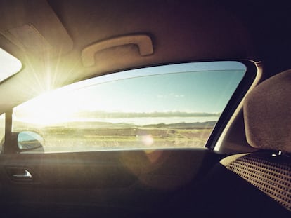 Un parasol delantero para el coche que se puede encontrar en Amazon