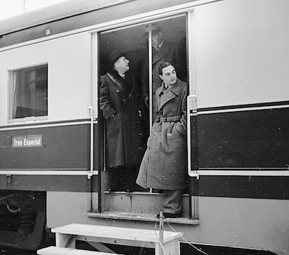 La visita a la fábrica ferroviaria de la Siemens de Morla con su hijo Carlitos el 4 de enero de 1940. Fotografía incluída en el libro 'Diarios de Berlín. 1939-1940', EDITORIAL RENACIMIENTO. Fotografía: ARCHIVO PERSONAL FAMILIA MORLA LYNCH